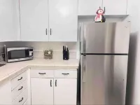 Elegant 5-Bedroom Riverside home with BBQ, AC, WiFi, Fitness, amenities and more