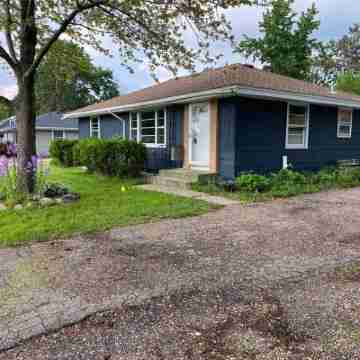 Renovated 3-bedroom house with granite and hardwood located near MOA and MSP Hotel Exterior