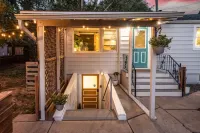 Beautiful 2B garden level w/ private outdoor deck