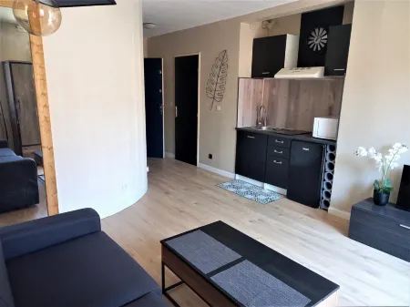 Lovely studio in the artists' quarter