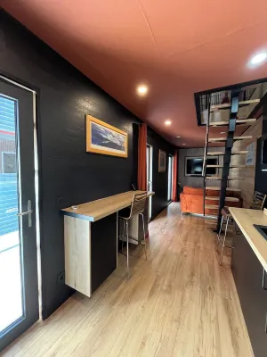 Apartment Containers 900 m from the beach