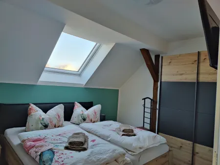 Vacation apartment with direct access to the cycle & footpath around Lake Halbendorf Отели в г. Грос-Дюбен