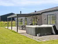 "Jul" - 300m from the Sea - Hot Tub