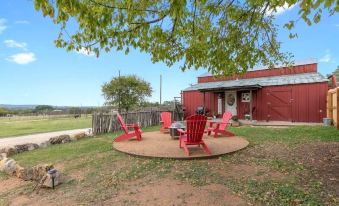 Gorgeous Barn Cabin 10Min from Main St!