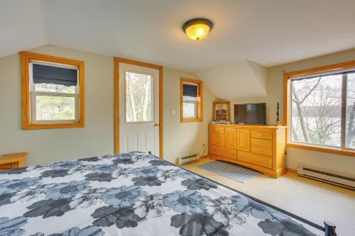 Hot Tub, Sauna, Fireplace, Dock! Lake Honor Cabin - 3-Star