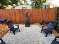 3 Br  Dtown Bungalow, Walkable to Riverfront, Restaurants & Retail, Yard Updates Hotels near SandiCastles