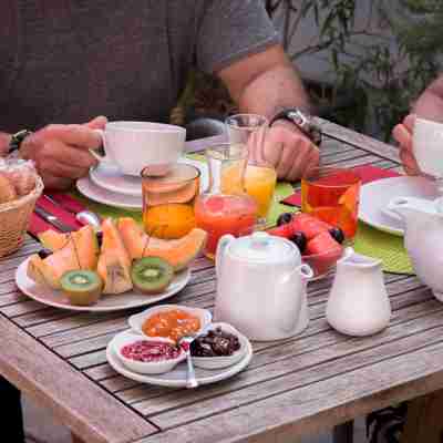 Hôtel Côté Patio Dining/Meeting Rooms