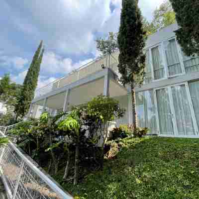 Dago Village Villa Skyfall Hotel Exterior