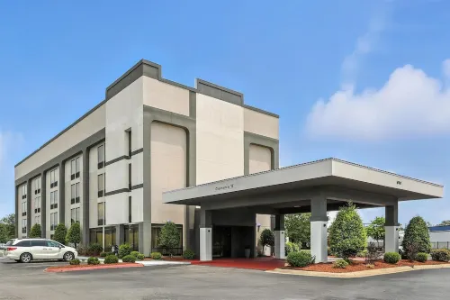 Quality Inn & Suites - موقف سيارات