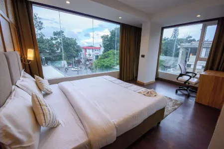 Emerald Hotel Отели в г. Эйзол