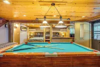 Lakefront Townsend Cabin w/ Fire Pit, Private Dock - Wifi