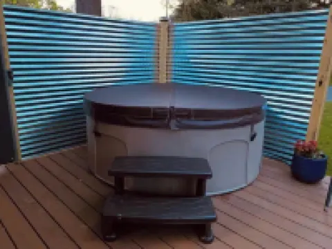 HOT TUB & New Stylish Saratoga County Efficiency Hotels in Halfmoon