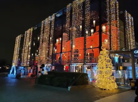 Nice house with a large garden not overlooked Отели рядом с достопримечательностью «Hippodrome d'Enghien-Soisy»