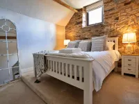Barn in Peak District with Countryside Views