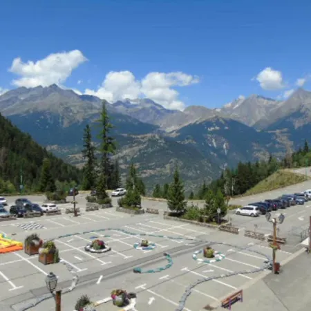 Apartment in Modane with Mountain Views Отели в г. Модан
