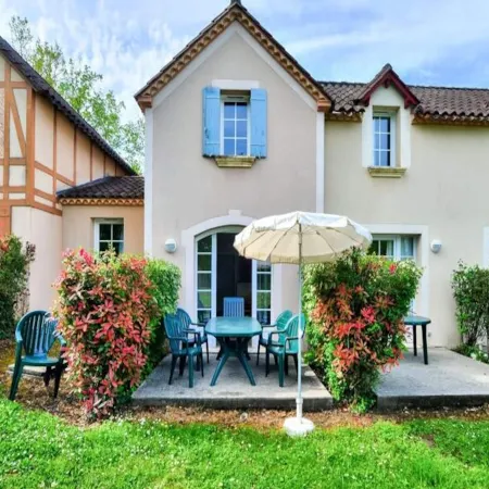 Holiday Home in France near Scenic Lake