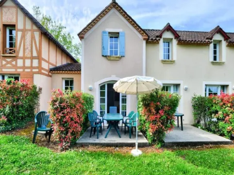 Holiday Home in France near Scenic Lake