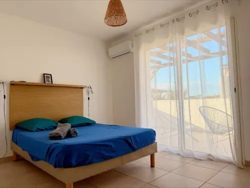 Corsica: Comfortable 3-bedroom apartment, waterfront Hotels in Linguizzetta