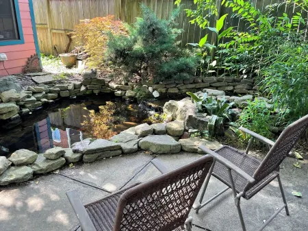 Studio:AC,WiFi, shower, tankless water heater, kitchen, adjustable beds, parking