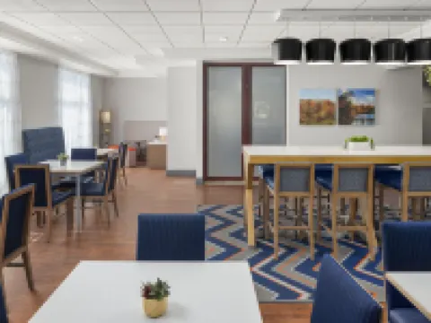 ハンプトン イン フェアモント フェアモントのホテル