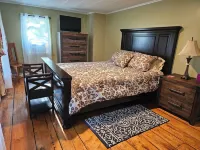 Charming 3-bedroom renovated farmhouse in Cooperstown with Wi-Fi and AC