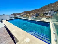 Beautiful New Condo Sea Breeze - Mountain view
