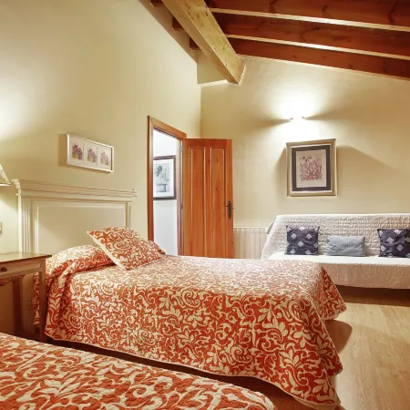 Mansion in Nava with Pool & Terrace Отели в г. Нава