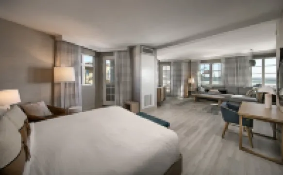 인 앳 더 피어 프리스모 비치, 큐리오 컬렉션 바이 힐튼 피스모비치 호텔