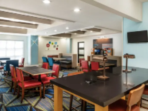 Holiday Inn Express & Suites FLORENCE I-95 @ HWY 327 by IHG Hotels in Florence