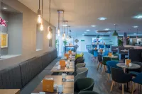 Holiday Inn MANCHESTER - WEST by IHG - parking