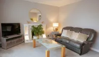 Stunning 3BR Home Parking & Garden –Perfect for Golfers, Near St Andrews Courses Hotels in Cupar