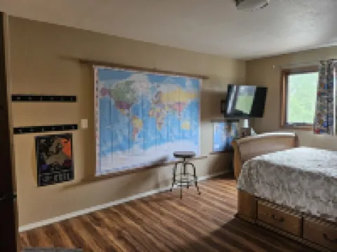 Spacious Lodge in Charming Palmer with Incredible Mountain Views