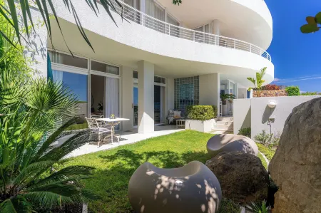 Bay Reflections Camps Bay Luxury Serviced Apartments Отели рядом с достопримечательностью «Двенадцать Апостолов»