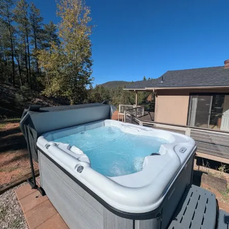 Your Mountain Retreat - Starlit Hot Tub & Fire Pit