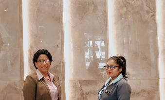 Jewelz By King's Hotel