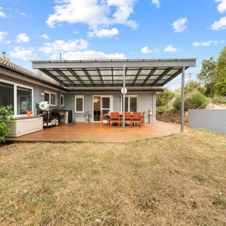 4-Bed Family Home with Spacious Backyard and BBQ