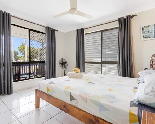 Spacious 3-Bed Home with Large Balcony Hotels in Scarness