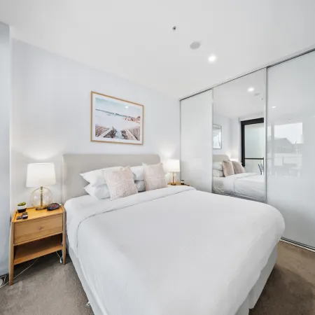 Stylish 2-Bed Apartment in Canberra CBD