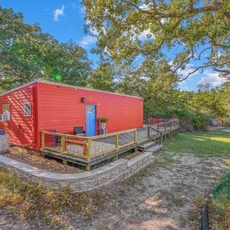 6 Mi to Kyle Field! Pet-friendly Getaway w/ Yard