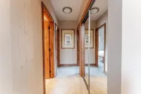 Aspen Downtown 2BR Ski Condo w/ Fireplace - CD 17