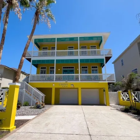 Luxury - 1 Min to Beach - Pool - New Remodel
