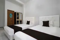 Hotel O 94843 Syariah Hj. Lilis Sukabumi - 2-Star