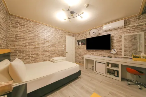Gongju Guam Motel - Motels