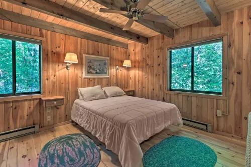 Cabin w/ 3 Acres, Tennis Courts: by 4 Ski Mtns - Country Houses