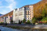 Azimut Hotel Freestyle Rosa Khutor فنادق في 