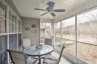 4 Mi to Strip Cozy Lake-View Retreat in Branson - Spa