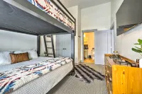 Condo w/ Mountain Views in Heart of Downtown! - balcony