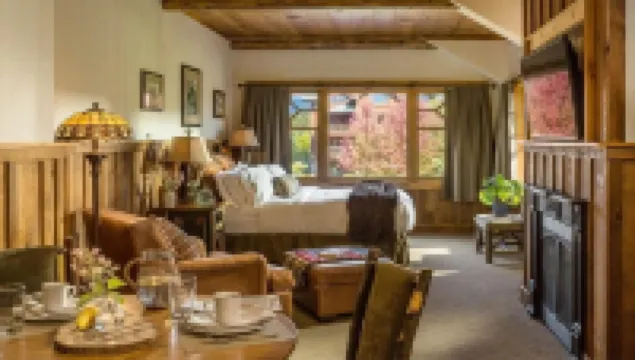 เดอะไวท์เฟซลอดจ์ โรงแรมใน