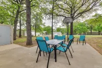 5 Blocks to Beach Access: Sanders Island Getaway! - 2-Star