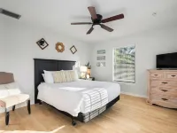 6Br! Sleeps 15+ Htd Pool, Putting Green, Theater, Game Rm, 5 mi to Beaches, Ami Hotels in West Bradenton